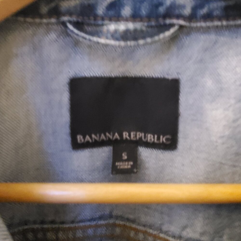 **SOLD in BUNDLE* Banana Republic Blue Denim jacket - Picture 4 of 5